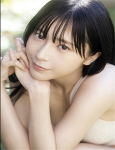 《人妻秘书汗と接吻に満ちた视频-憋尿快崩溃的时候注水》