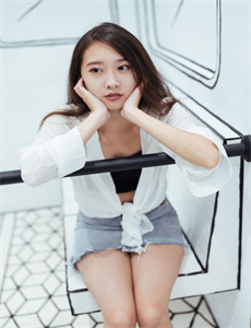 《男生和女生 打扑克-18美女裸免费观看网站》