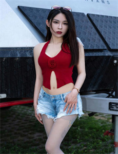 《2级片-打烊后仅剩俩个人的沙龙樱花》